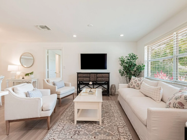 Luxurious Coasal Retreat in Naples - 3-Bedroom, Private Pool